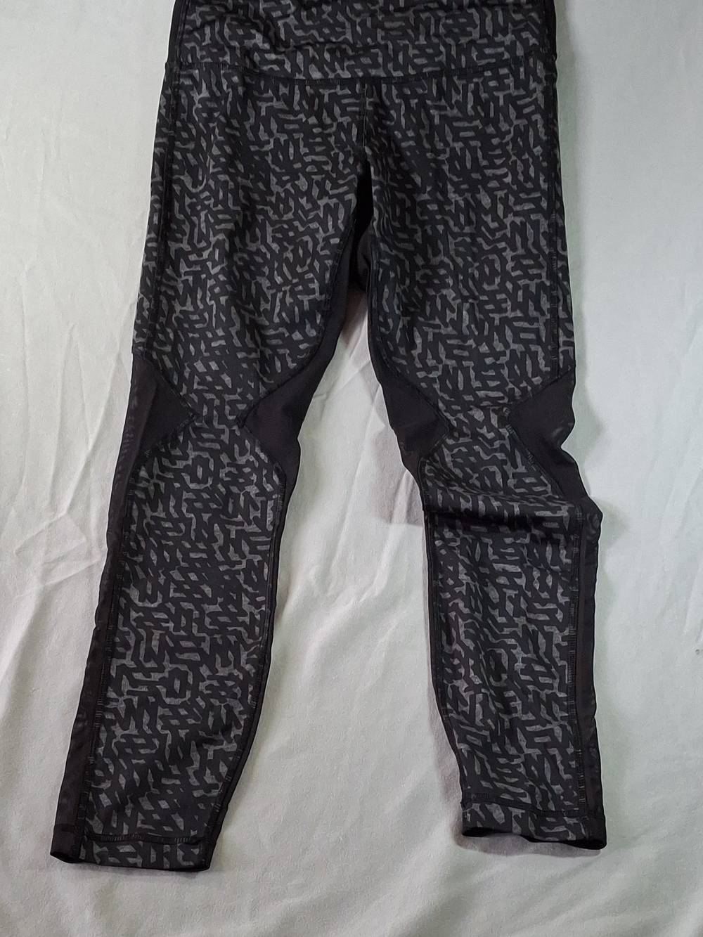 Lululemon Running In The City 7/8 Tight Mesh Leggings Heathered Net Pop Black 6
